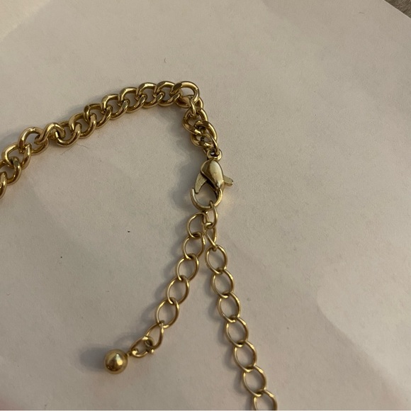 Gold tone leaf necklace - Picture 4 of 5